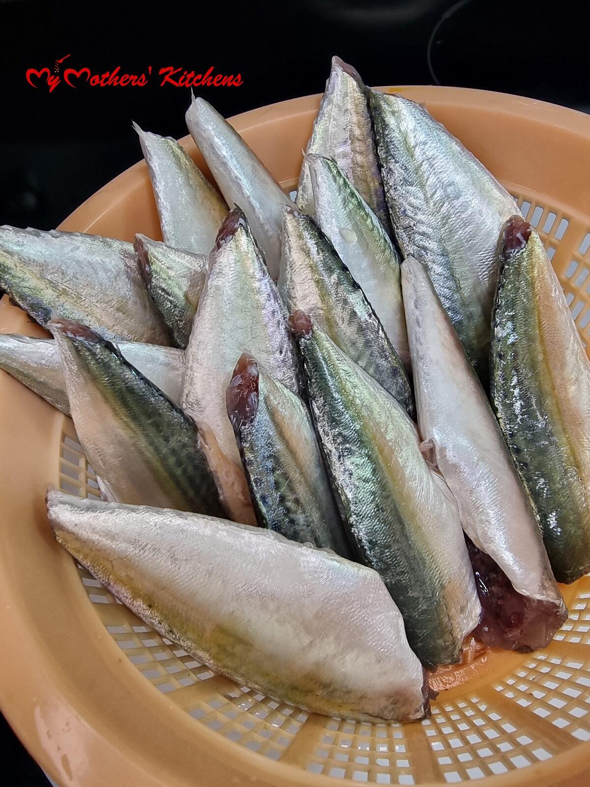 Fresh mackerel for homemade sardines
