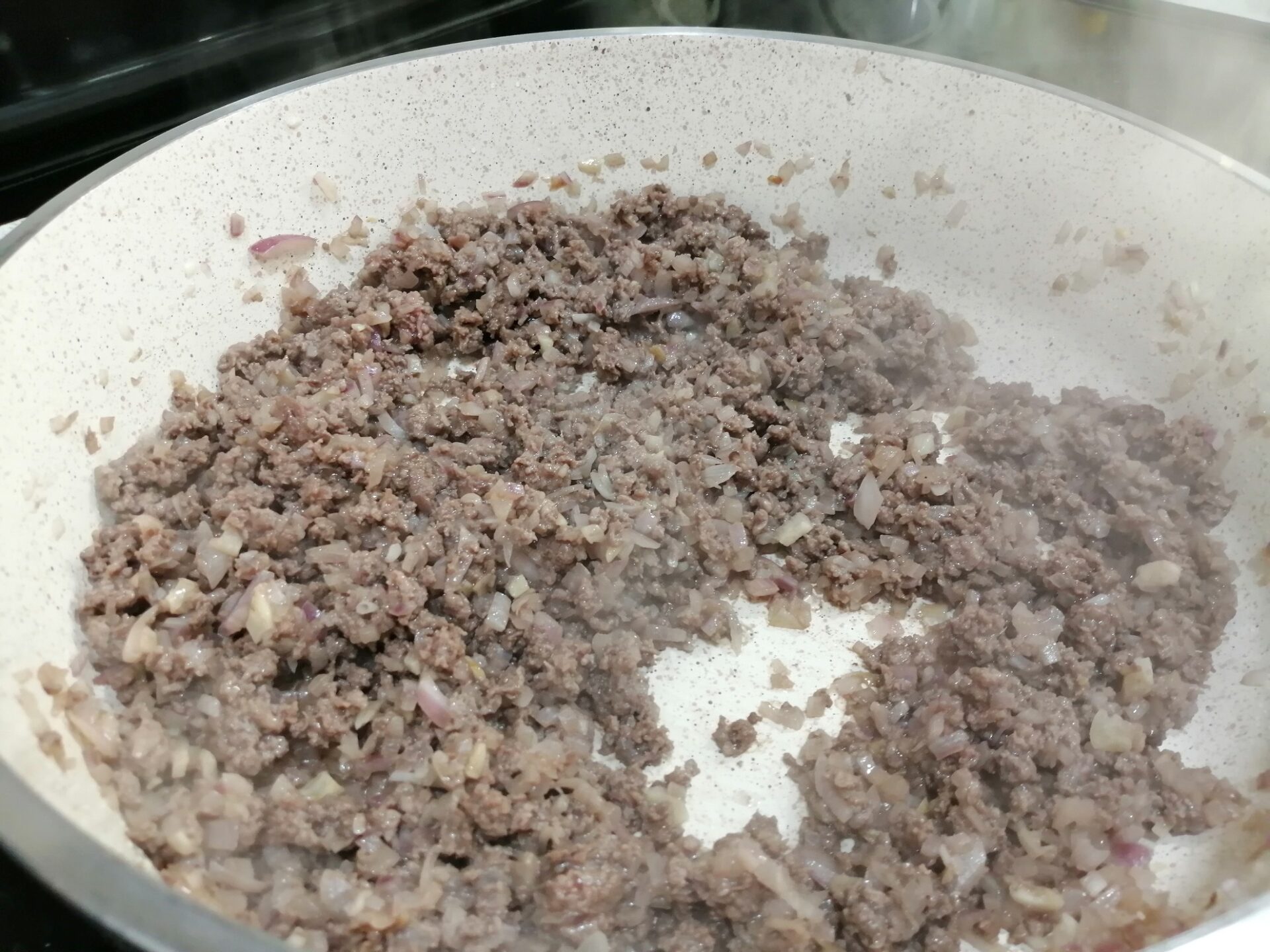 Sautee ground beef with garlic and onions
